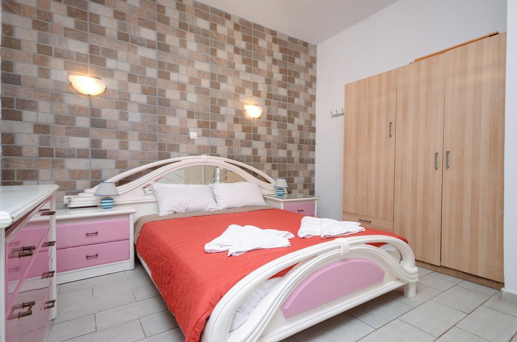 Infinity Apartments Naxos City Room photo